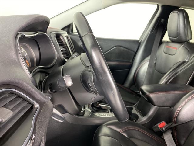 Photo of 2019 Velvet Red Pearlcoat Jeep Cherokee