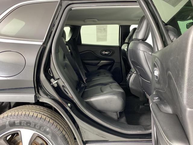 Photo of 2019 Diamond Black Crystal Pearlcoat Jeep Cherokee