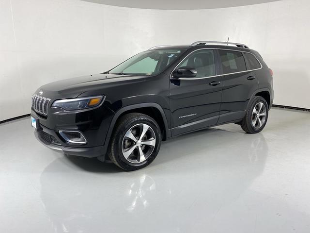 Photo of 2019 Diamond Black Crystal Pearlcoat Jeep Cherokee