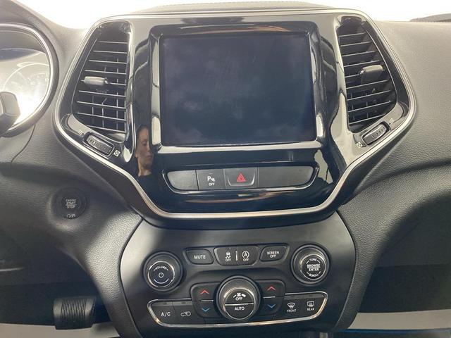 Photo of 2019 Diamond Black Crystal Pearlcoat Jeep Cherokee