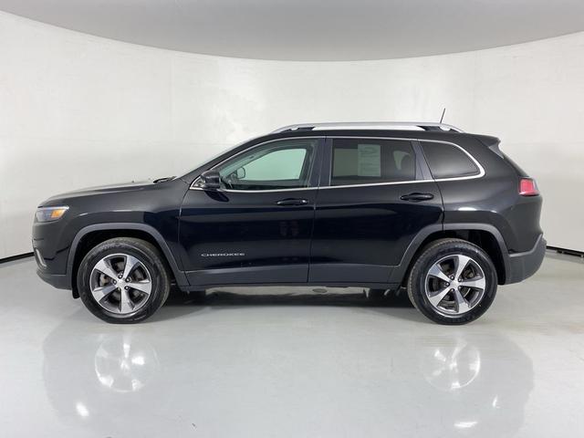 Photo of 2019 Diamond Black Crystal Pearlcoat Jeep Cherokee