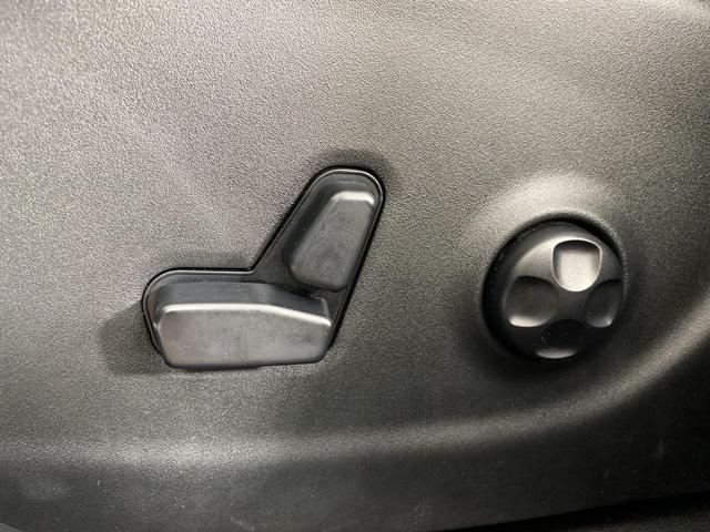 Photo of 2019 Diamond Black Crystal Pearlcoat Jeep Cherokee