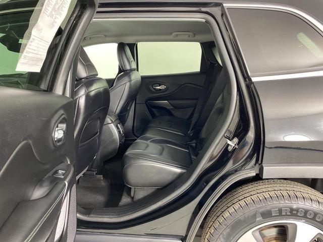 Photo of 2019 Diamond Black Crystal Pearlcoat Jeep Cherokee