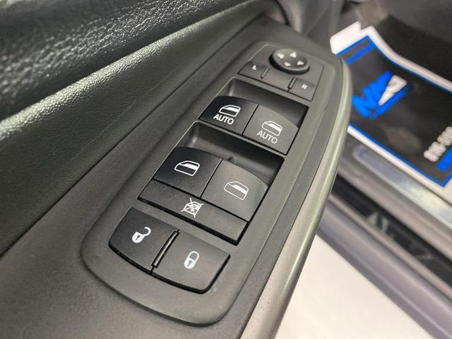 Photo of 2019 Diamond Black Crystal Pearlcoat Jeep Cherokee