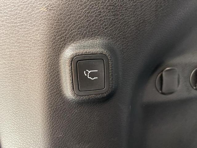 Photo of 2019 Diamond Black Crystal Pearlcoat Jeep Cherokee