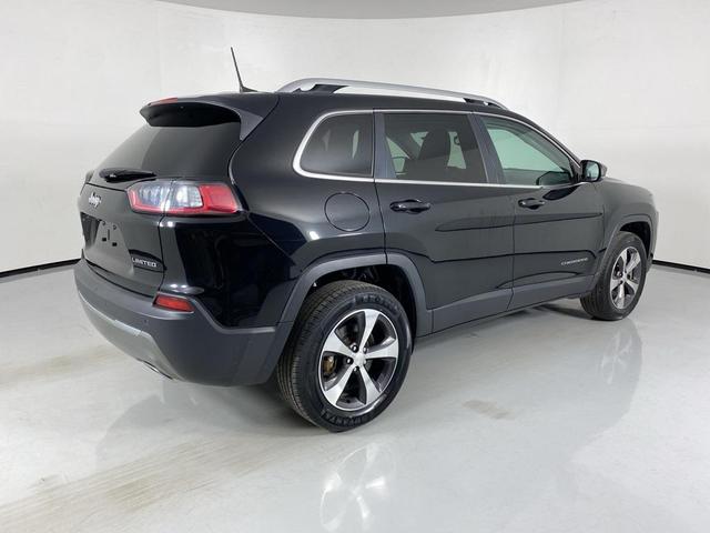 Photo of 2019 Diamond Black Crystal Pearlcoat Jeep Cherokee