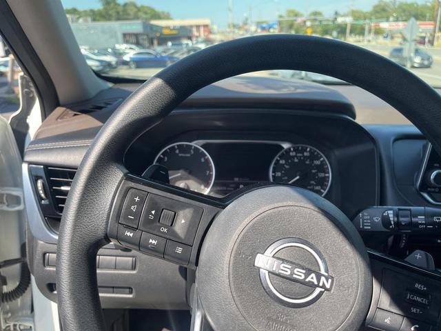Photo of 2023 Pearl White Tricoat Nissan Rogue