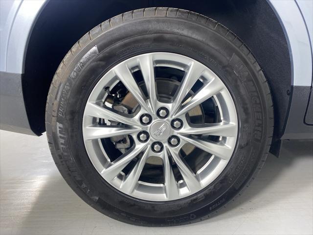 Photo of 2017 Silver Moonlight Metallic Cadillac XT5
