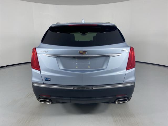 Photo of 2017 Silver Moonlight Metallic Cadillac XT5