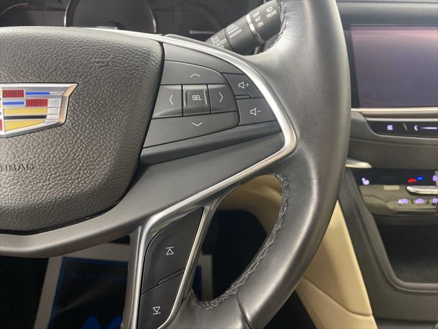 Photo of 2017 Silver Moonlight Metallic Cadillac XT5