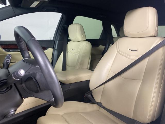 Photo of 2017 Silver Moonlight Metallic Cadillac XT5