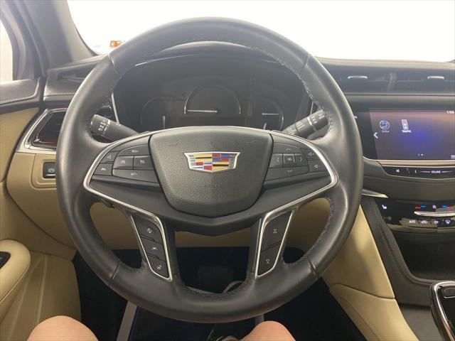 Photo of 2017 Silver Moonlight Metallic Cadillac XT5