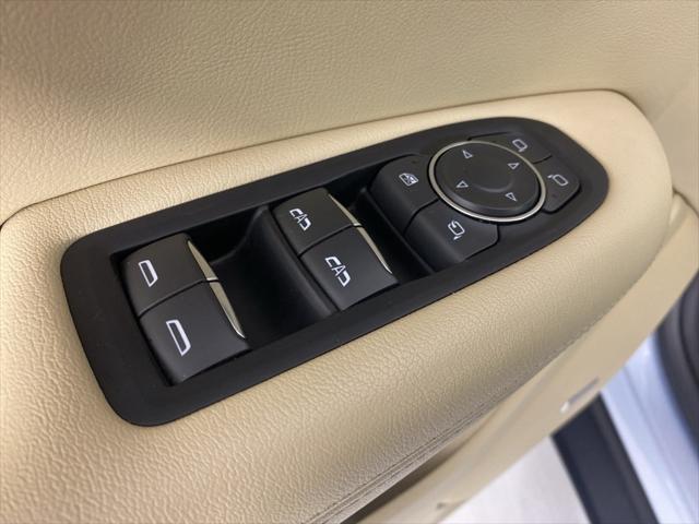 Photo of 2017 Silver Moonlight Metallic Cadillac XT5