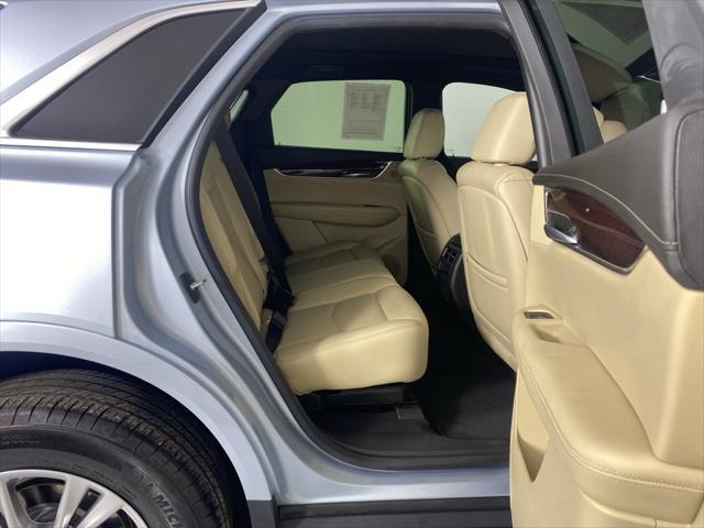 Photo of 2017 Silver Moonlight Metallic Cadillac XT5
