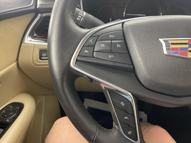 Photo of 2017 Silver Moonlight Metallic Cadillac XT5