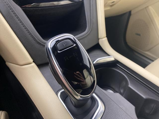 Photo of 2017 Silver Moonlight Metallic Cadillac XT5