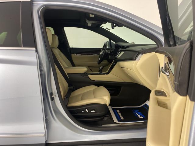Photo of 2017 Silver Moonlight Metallic Cadillac XT5
