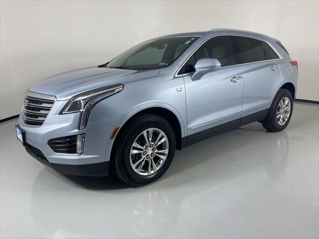 Photo of 2017 Silver Moonlight Metallic Cadillac XT5