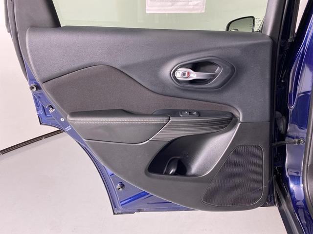 Photo of 2015 True Blue Pearlcoat Jeep Cherokee
