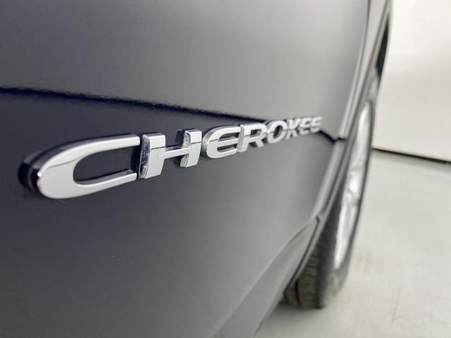 Photo of 2015 True Blue Pearlcoat Jeep Cherokee