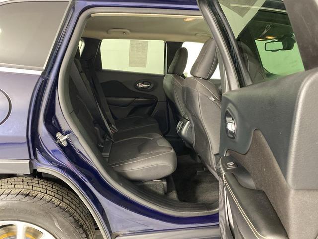 Photo of 2015 True Blue Pearlcoat Jeep Cherokee