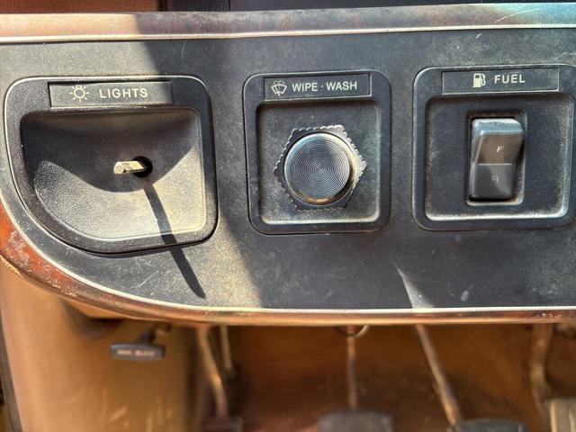 Photo of 1988 Yellow Ford F-250