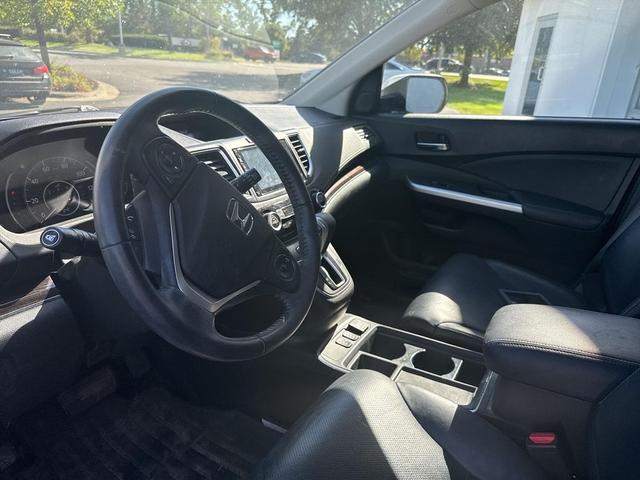 Photo of 2016 White Diamond Pearl Honda CR-V