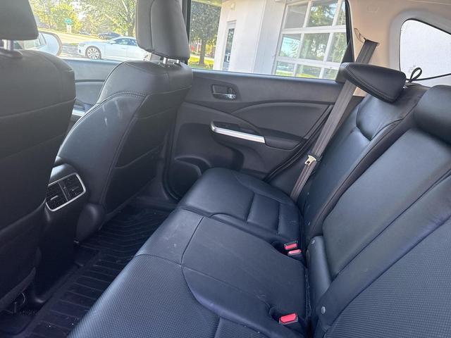 Photo of 2016 White Diamond Pearl Honda CR-V