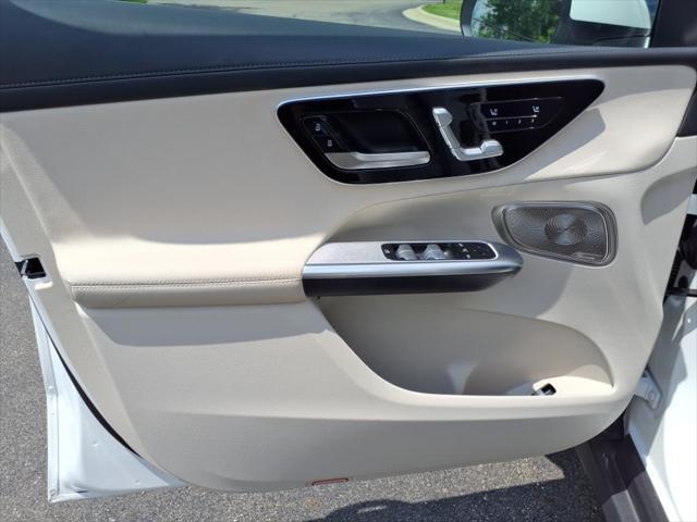 Photo of 2024 Polar White Mercedes-Benz GLC 300