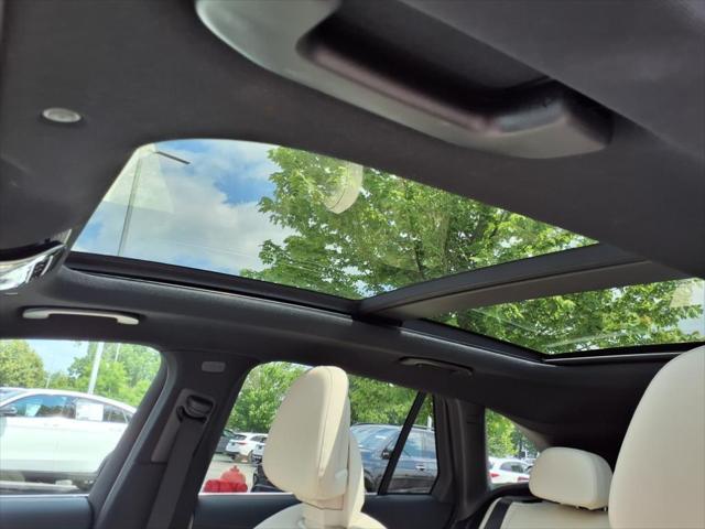 Photo of 2024 Polar White Mercedes-Benz GLC 300