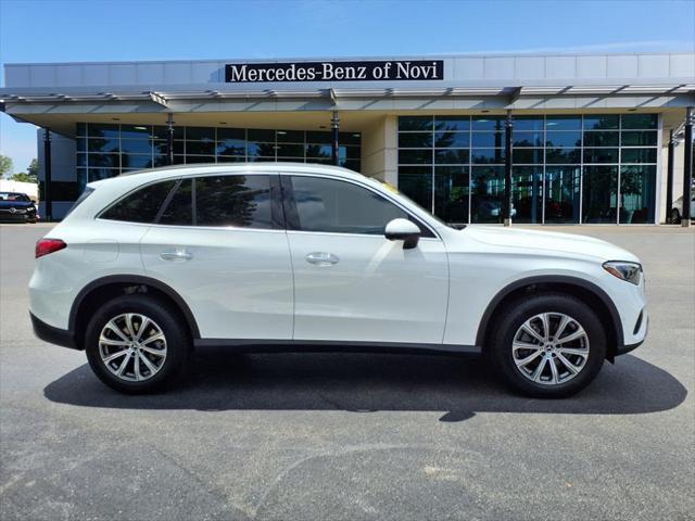 Photo of 2024 Polar White Mercedes-Benz GLC 300