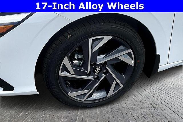 Photo of 2025 White Hyundai ELANTRA