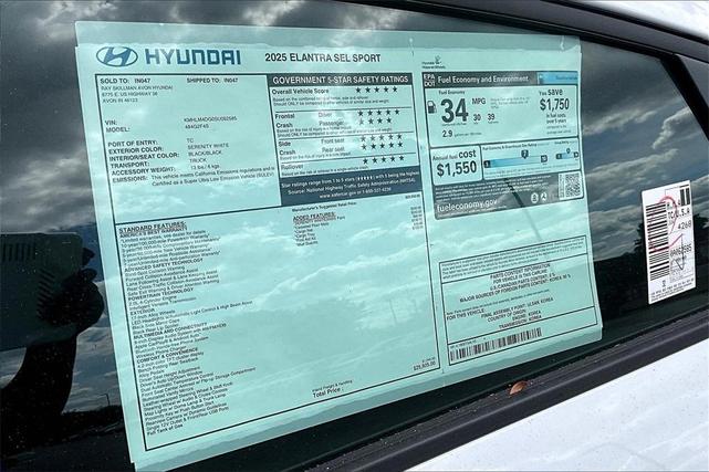 Photo of 2025 White Hyundai ELANTRA