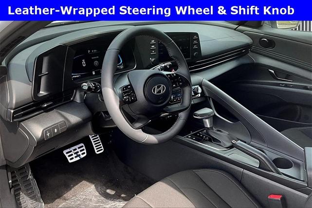 Photo of 2025 White Hyundai ELANTRA