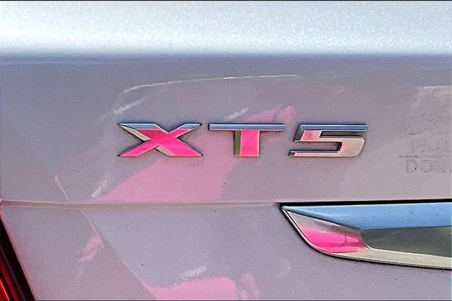Photo of 2019 Crystal White Tri-Coat Cadillac XT5