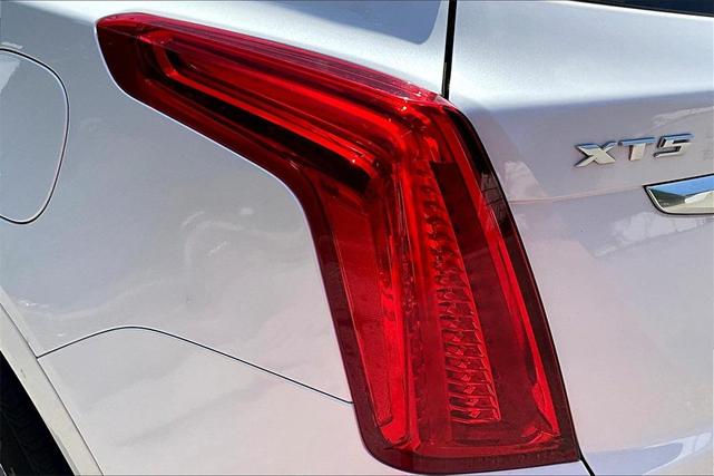 Photo of 2019 Crystal White Tri-Coat Cadillac XT5
