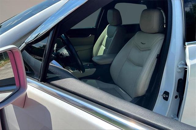 Photo of 2019 Crystal White Tri-Coat Cadillac XT5