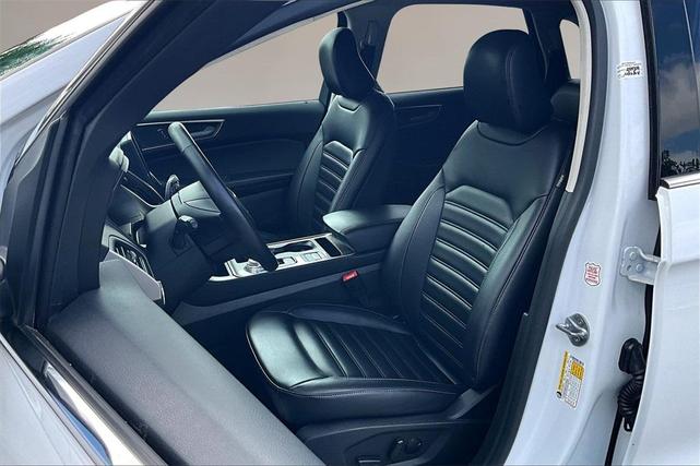 Photo of 2023 Oxford White Ford Edge