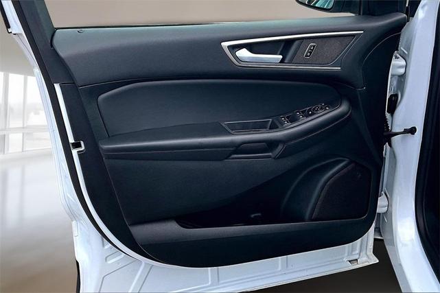 Photo of 2023 Oxford White Ford Edge