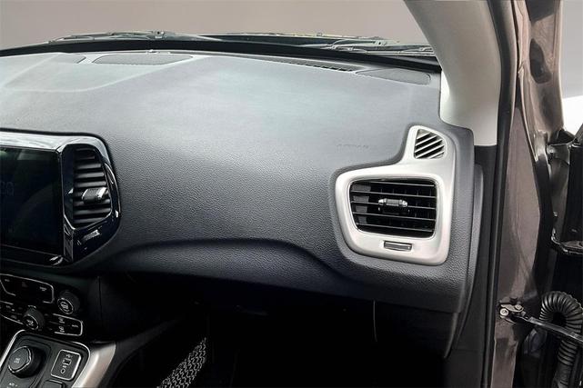 Photo of 2019 Granite Crystal Clearcoat Metallic Jeep Compass