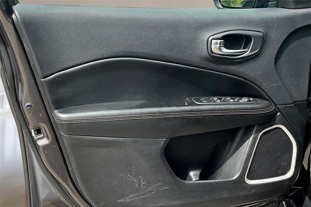 Photo of 2019 Granite Crystal Clearcoat Metallic Jeep Compass