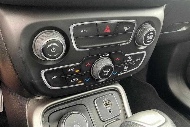 Photo of 2019 Granite Crystal Clearcoat Metallic Jeep Compass