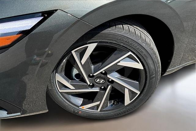 Photo of 2025 Amazon Gray Hyundai ELANTRA