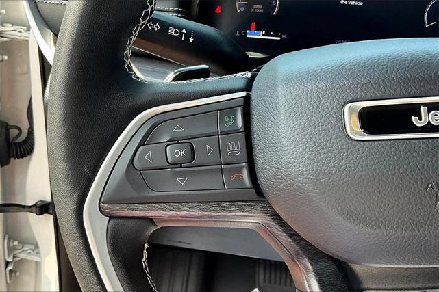 Photo of 2023 Bright White Clearcoat Jeep Grand Cherokee