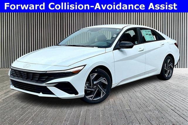 Photo of 2025 White Hyundai ELANTRA