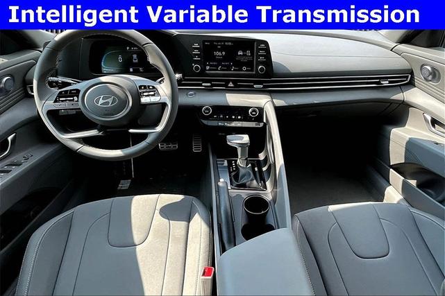 Photo of 2025 White Hyundai ELANTRA