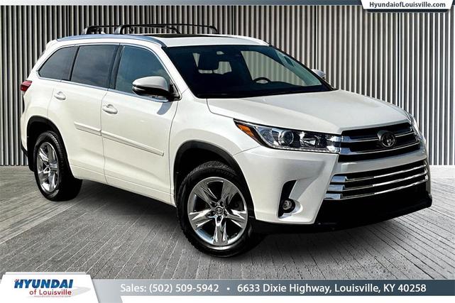 Photo of 2019 White Toyota Highlander