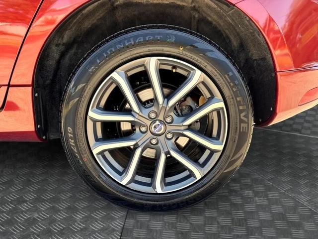 Photo of 2016 Flamenco Red Metallic Volvo XC60