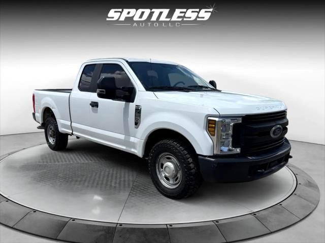 Photo of 2019 Oxford White Ford F-250