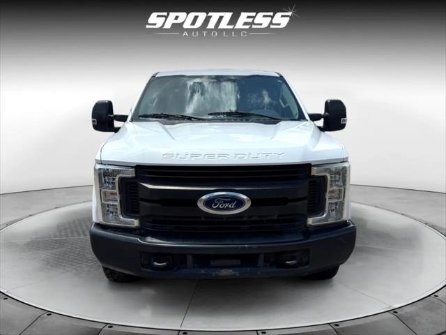 Photo of 2019 Oxford White Ford F-250